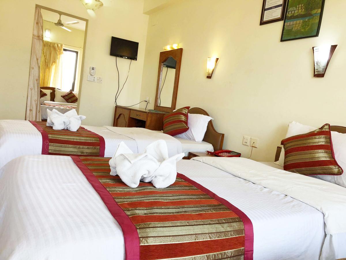 Hotel Grand Holiday Pokhara Kültér fotó