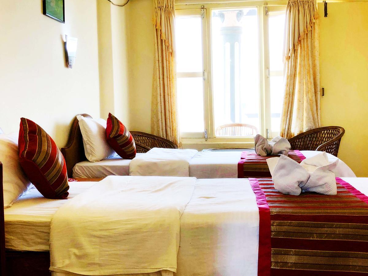 Hotel Grand Holiday Pokhara Kültér fotó