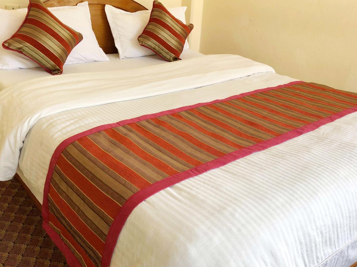 Hotel Grand Holiday Pokhara Kültér fotó