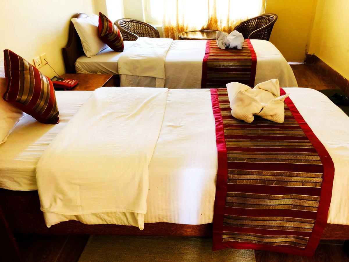 Hotel Grand Holiday Pokhara Kültér fotó