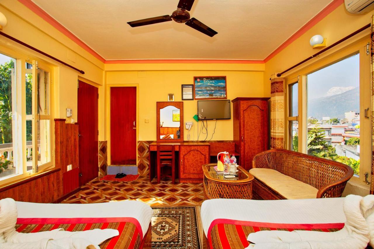 Hotel Grand Holiday Pokhara Kültér fotó