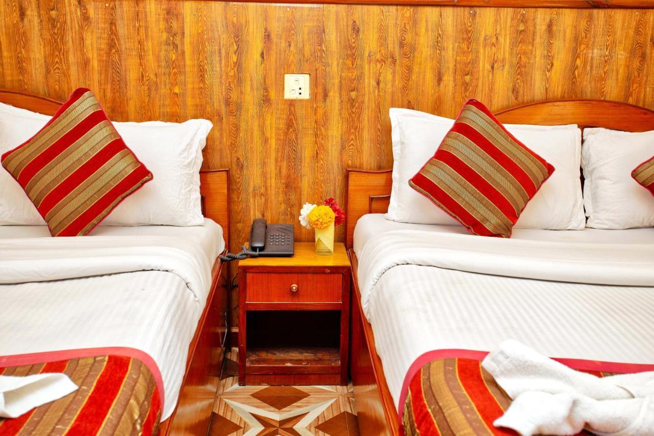 Hotel Grand Holiday Pokhara Kültér fotó