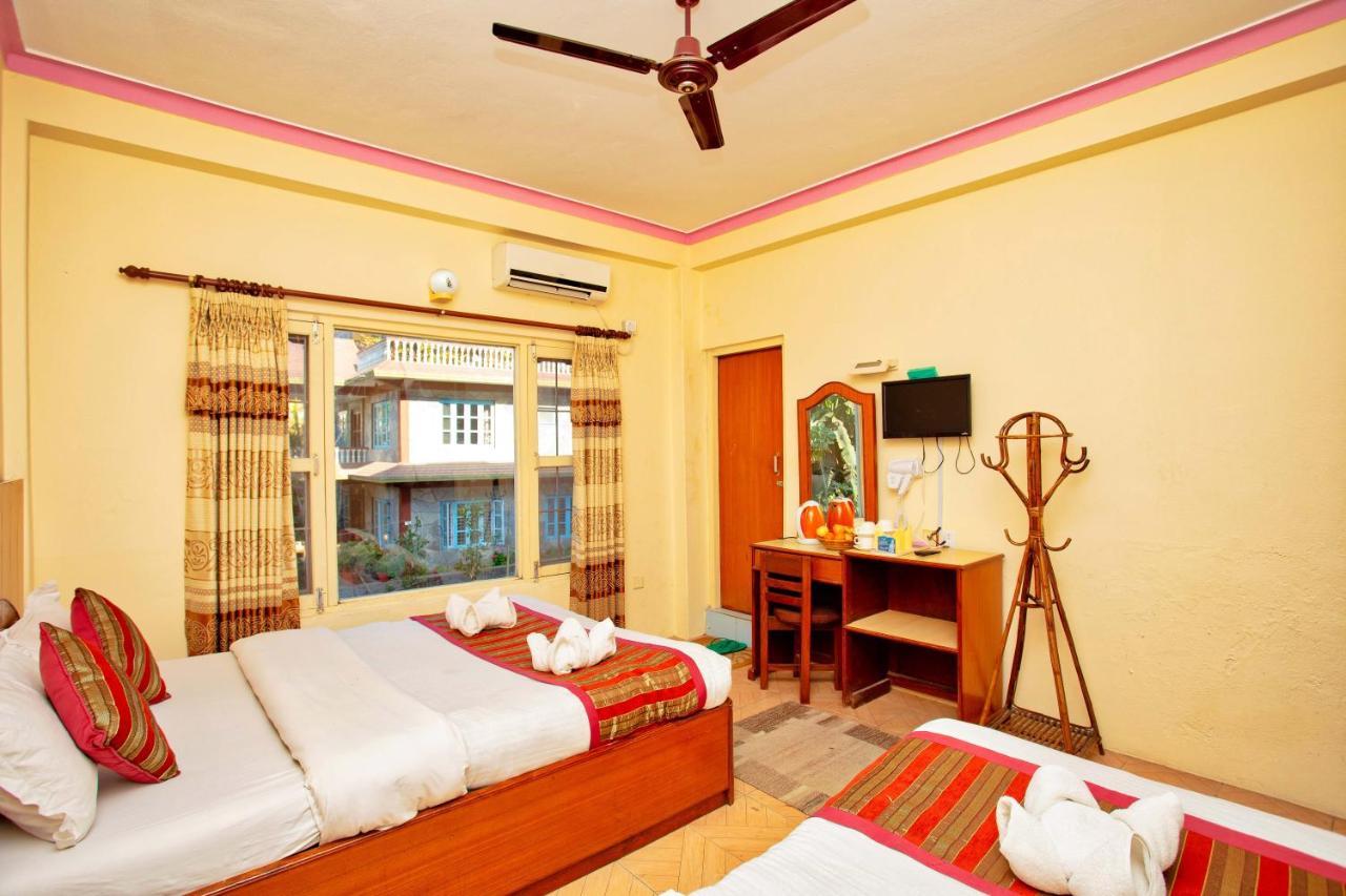 Hotel Grand Holiday Pokhara Kültér fotó