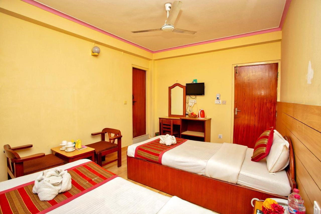 Hotel Grand Holiday Pokhara Kültér fotó