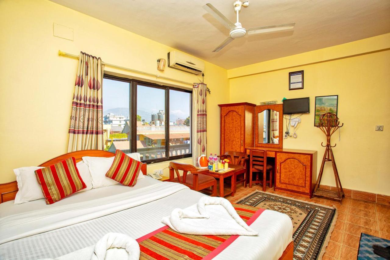 Hotel Grand Holiday Pokhara Kültér fotó