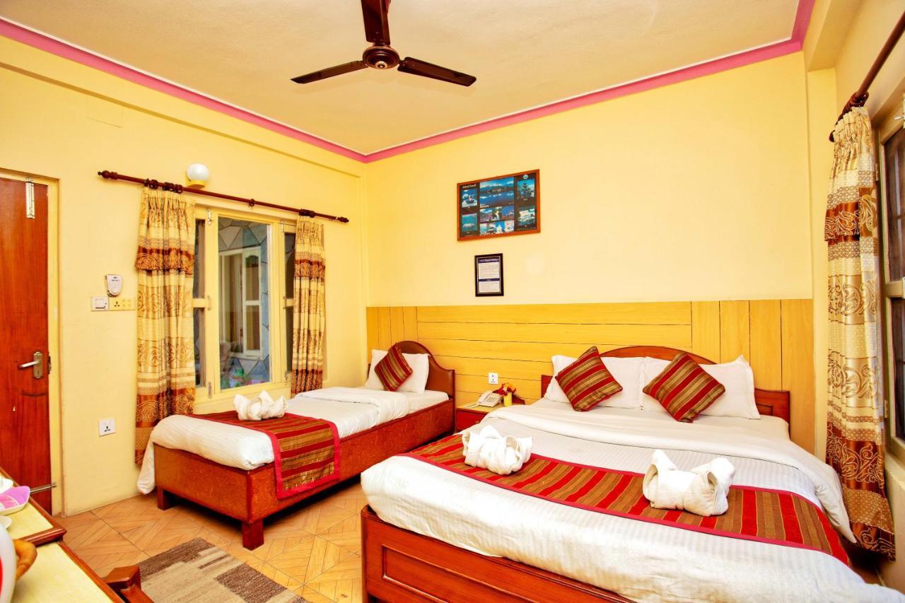 Hotel Grand Holiday Pokhara Kültér fotó